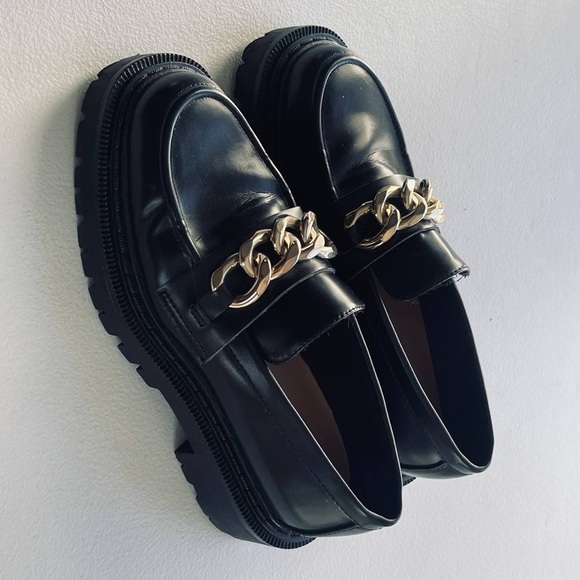 H&M Loafers Womens 6.5 Black Leather Gold Chain Lug Soles Chunky Platform Boho - Picture 2 of 7